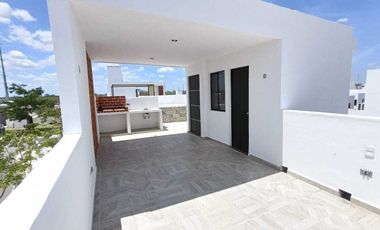 CASA VENTA MERIDA EN ESQUINA CON ROOF GARDEN Y JACUZZI