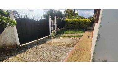 Casa urbana de 437 M2 en 720 mill en #lamesa Cund con zona verde