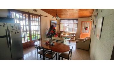 Casa urbana de 437 M2 en 720 mill en #lamesa Cund con zona verde