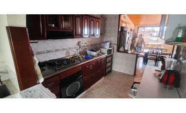 Casa urbana de 437 M2 en 720 mill en #lamesa Cund con zona verde