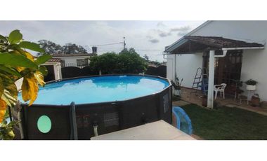 Casa urbana de 437 M2 en 720 mill en #lamesa Cund con zona verde