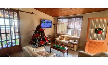 Casa urbana de 437 M2 en 720 mill en #lamesa Cund con zona verde