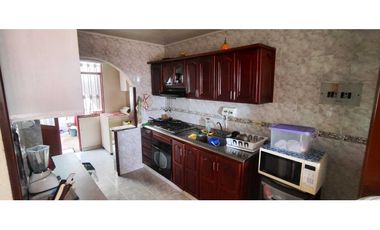 Casa urbana de 437 M2 en 720 mill en #lamesa Cund con zona verde