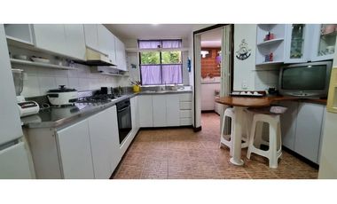 VENDO CASA LOMA ESCOBERO ENVIGADO 2 ALCOBAS 5 BAÑOS BIBLIOTECA TERRAZA