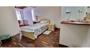 VENDO CASA LOMA ESCOBERO ENVIGADO 2 ALCOBAS 5 BAÑOS BIBLIOTECA TERRAZA