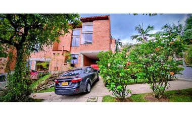 VENDO CASA LOMA ESCOBERO ENVIGADO 2 ALCOBAS 5 BAÑOS BIBLIOTECA TERRAZA