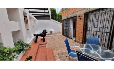 VENDO CASA LOMA ESCOBERO ENVIGADO 2 ALCOBAS 5 BAÑOS BIBLIOTECA TERRAZA