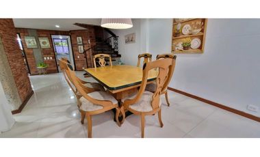 VENDO CASA LOMA ESCOBERO ENVIGADO 2 ALCOBAS 5 BAÑOS BIBLIOTECA TERRAZA