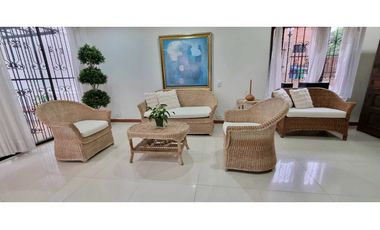 VENDO CASA LOMA ESCOBERO ENVIGADO 2 ALCOBAS 5 BAÑOS BIBLIOTECA TERRAZA