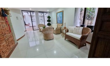 VENDO CASA LOMA ESCOBERO ENVIGADO 2 ALCOBAS 5 BAÑOS BIBLIOTECA TERRAZA