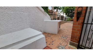 VENDO CASA LOMA ESCOBERO ENVIGADO 2 ALCOBAS 5 BAÑOS BIBLIOTECA TERRAZA