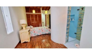 VENDO CASA LOMA ESCOBERO ENVIGADO 2 ALCOBAS 5 BAÑOS BIBLIOTECA TERRAZA
