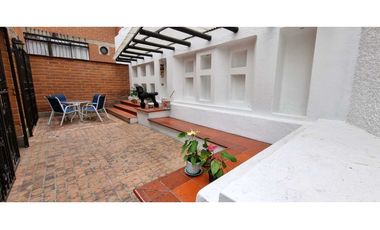 VENDO CASA LOMA ESCOBERO ENVIGADO 2 ALCOBAS 5 BAÑOS BIBLIOTECA TERRAZA