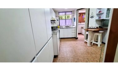 VENDO CASA LOMA ESCOBERO ENVIGADO 2 ALCOBAS 5 BAÑOS BIBLIOTECA TERRAZA