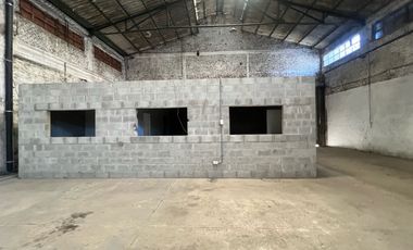 Amplio galpón a la venta en Luján con muy buenos accesos en zona céntrica