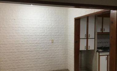 INMUEBLE RE TASADO -PH de 3 ambientes con cochera fija. Lomas de Zamora Este. VENTA DIRECTA