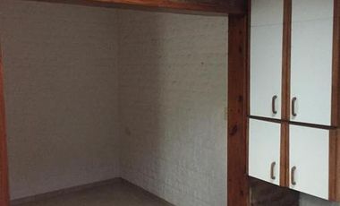 INMUEBLE RE TASADO -PH de 3 ambientes con cochera fija. Lomas de Zamora Este. VENTA DIRECTA