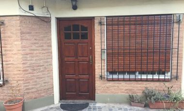 INMUEBLE RE TASADO -PH de 3 ambientes con cochera fija. Lomas de Zamora Este. VENTA DIRECTA