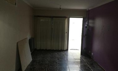 INMUEBLE RE TASADO -PH de 3 ambientes con cochera fija. Lomas de Zamora Este. VENTA DIRECTA