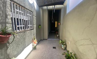 Excelente oportunidad Casa a reciclar tipo chorizo sobre LOTE GRANDE