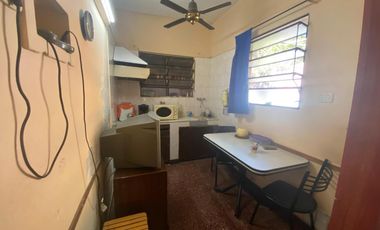 Excelente oportunidad Casa a reciclar tipo chorizo sobre LOTE GRANDE