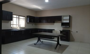 Hermosa Quinta en Venta, en centro de San Nicolás de los Garza, N. L.