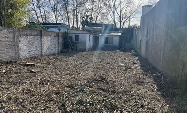 Terreno en  Adrogue con casa a demoler
