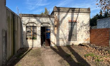 Terreno en  Adrogue con casa a demoler