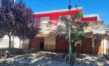 Departamento y Local comercial en Río Mocoretá 552