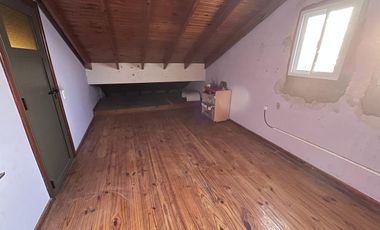 Casa con 5 domitorios con jardín, parrilla y cochera - Wilde