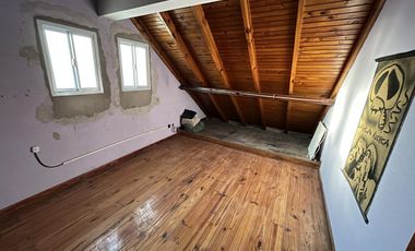 Casa con 5 domitorios con jardín, parrilla y cochera - Wilde