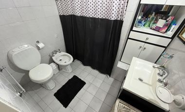 Casa con 5 domitorios con jardín, parrilla y cochera - Wilde