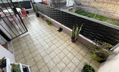 Casa con 5 domitorios con jardín, parrilla y cochera - Wilde