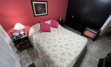 Casa con 5 domitorios con jardín, parrilla y cochera - Wilde