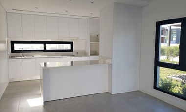 VENDO CASA A ESTRENAR EN RUMENCO JOVEN CON PARQUE Y GARAJE - GALERIA CON PARRILLA