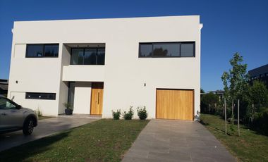 VENDO CASA A ESTRENAR EN RUMENCO JOVEN CON PARQUE Y GARAJE - GALERIA CON PARRILLA