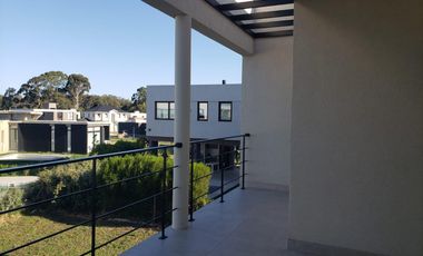 VENDO CASA A ESTRENAR EN RUMENCO JOVEN CON PARQUE Y GARAJE - GALERIA CON PARRILLA
