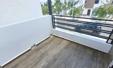 Casa en Venta en Esquina en Esmeralda Residencial