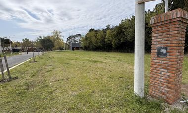 Terreno en  barrio abierto Monte Sauzalito