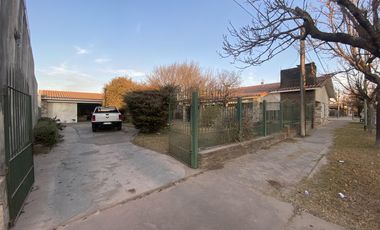 VENTA CHALET DE 4 DORMITORIOS CON 1.000M2 A RECICLAR