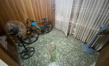 VENTA CHALET DE 4 DORMITORIOS CON 1.000M2 A RECICLAR