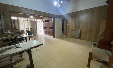 VENTA CHALET DE 4 DORMITORIOS CON 1.000M2 A RECICLAR