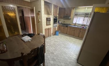 VENTA CHALET DE 4 DORMITORIOS CON 1.000M2 A RECICLAR