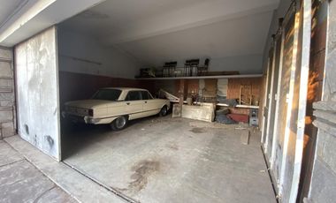 VENTA CHALET DE 4 DORMITORIOS CON 1.000M2 A RECICLAR