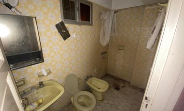 VENTA CHALET DE 4 DORMITORIOS CON 1.000M2 A RECICLAR