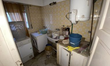 VENTA CHALET DE 4 DORMITORIOS CON 1.000M2 A RECICLAR