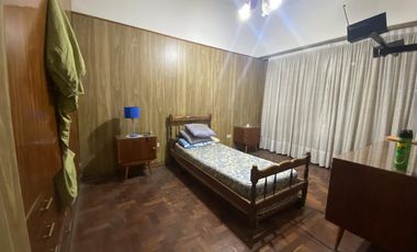 VENTA CHALET DE 4 DORMITORIOS CON 1.000M2 A RECICLAR