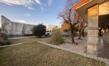VENTA CHALET DE 4 DORMITORIOS CON 1.000M2 A RECICLAR