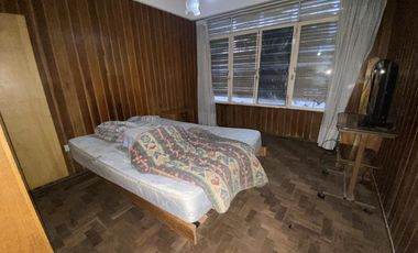 VENTA CHALET DE 4 DORMITORIOS CON 1.000M2 A RECICLAR