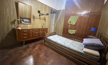 VENTA CHALET DE 4 DORMITORIOS CON 1.000M2 A RECICLAR